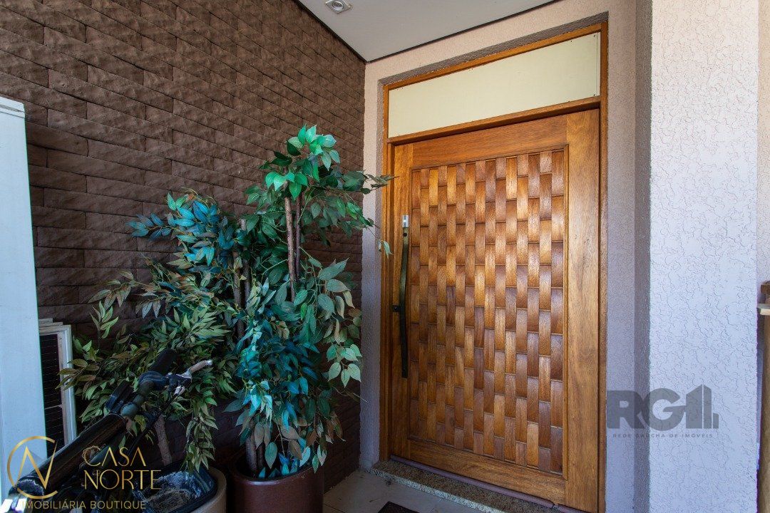 Casa de Condomínio à venda com 4 quartos, 226m², 4 suítes, 2 vagas, Avenida Juca Batista no bairro Belém Novo em Porto Alegre