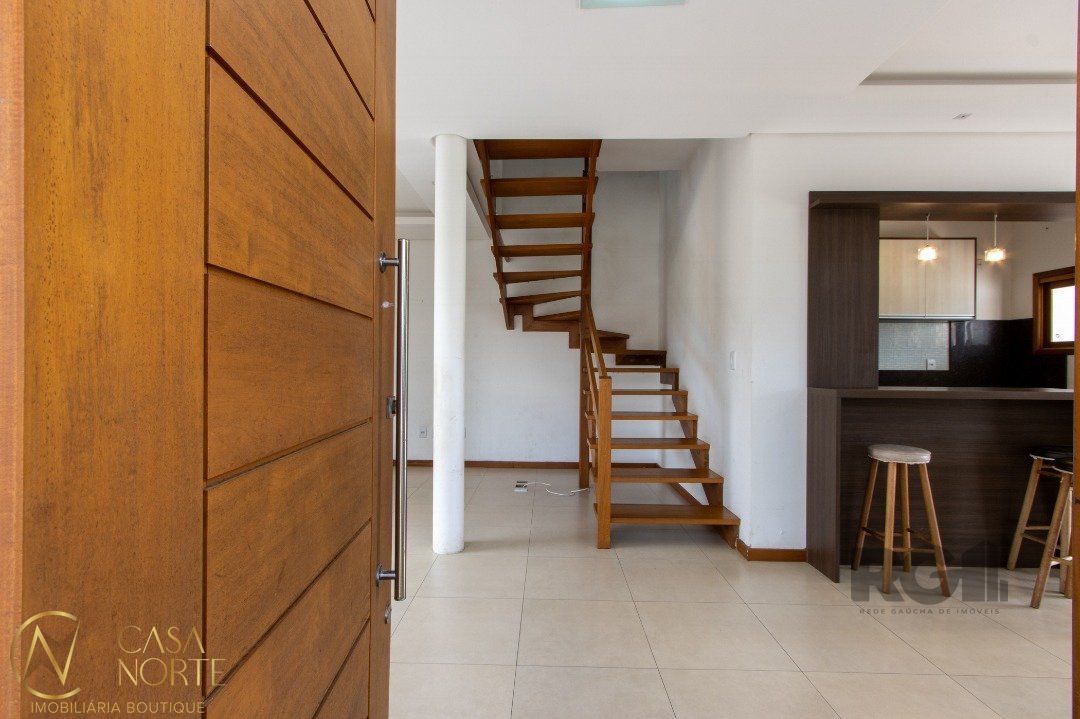 Casa à venda com 4 quartos, 140m², 1 suíte, 2 vagas, Rua Professora Doutora Hebe Tourinho no bairro Aberta dos Morros em Porto Alegre