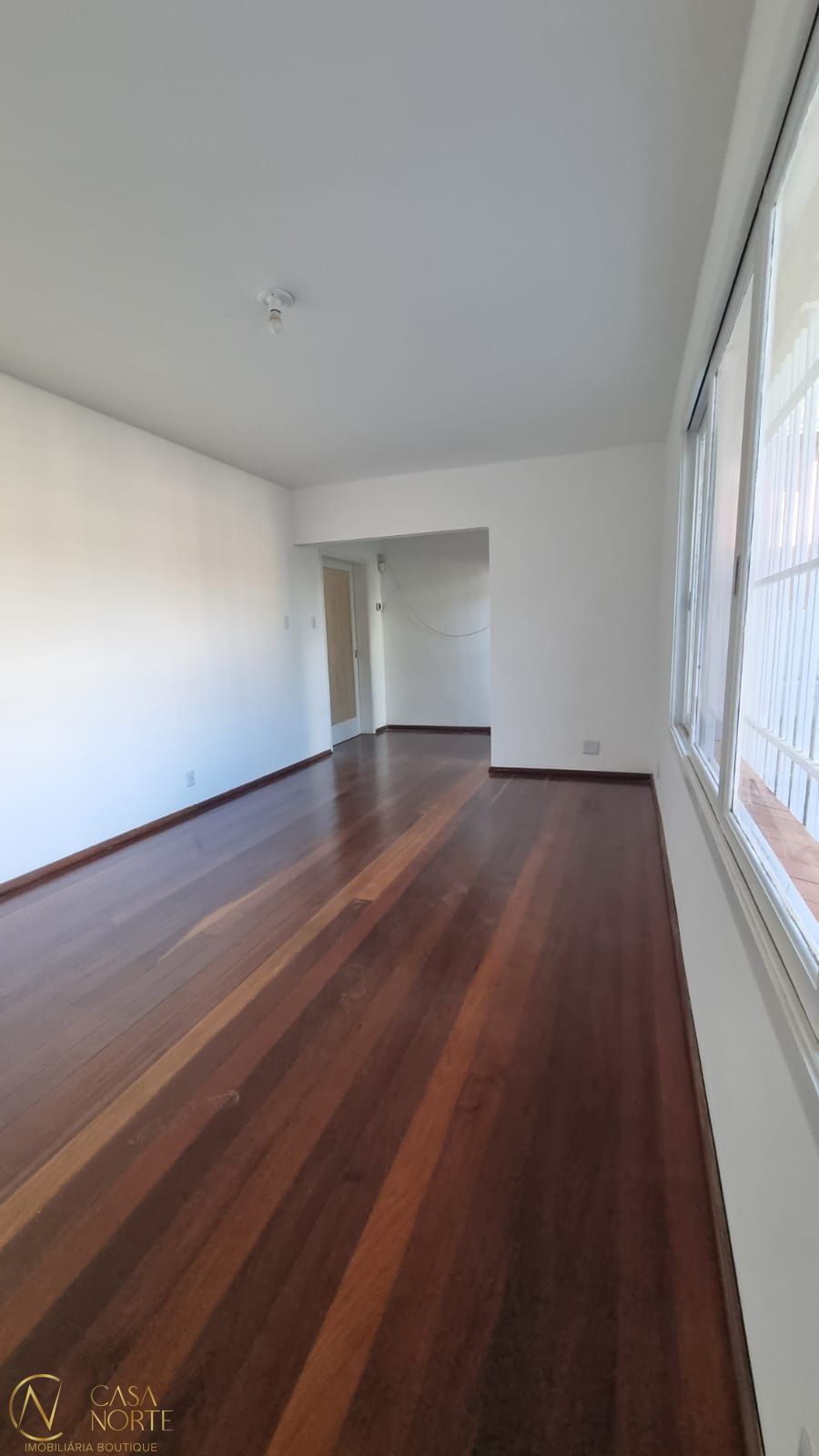 Casa à venda com 3 quartos, 250m², -4 vaga, Rua Comandai no bairro Cristal em Porto Alegre