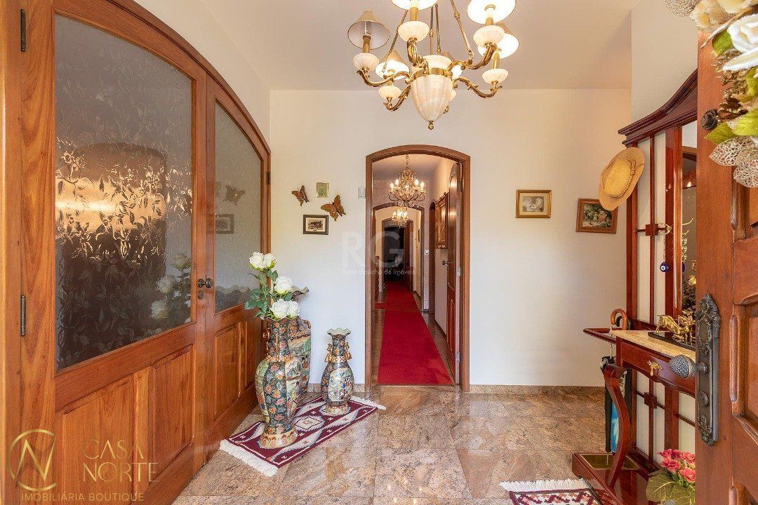 Casa à venda com 4 quartos, 725m², 1 suíte, 4 vagas, Rua Cariri no bairro Vila Assunção em Porto Alegre