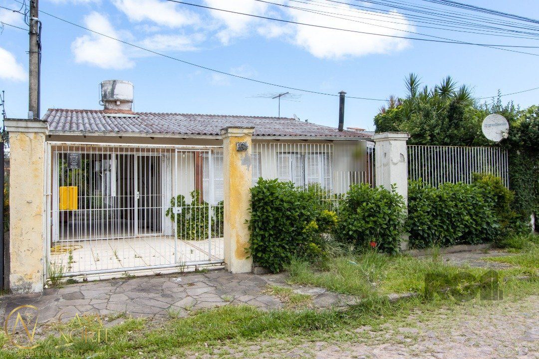 Casa à venda com 5 quartos, 239m², 1 suíte, 2 vagas, Rua Alvaro Pedro da Rosa no bairro Aberta dos Morros em Porto Alegre