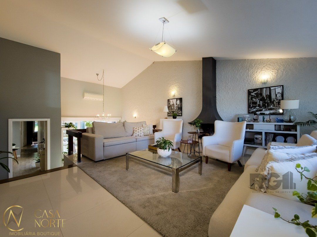 Casa à venda com 3 quartos, 214m², 1 suíte, 3 vagas, Rua Upamaroti no bairro Cristal em Porto Alegre