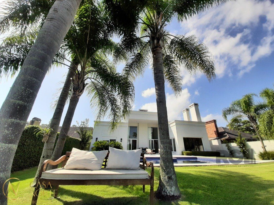 Casa de Condomínio à venda com 4 quartos, 423m², 4 suítes, 4 vagas, Avenida Juca Batista no bairro Belém Novo em Porto Alegre