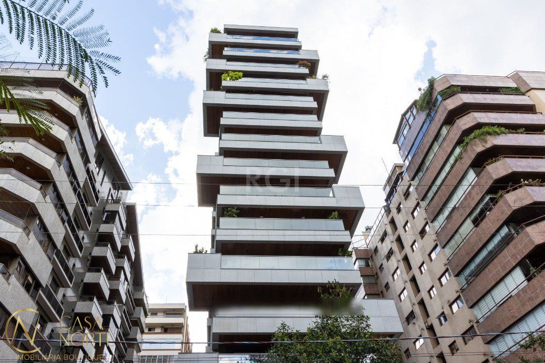 Apartamento à venda com 3 quartos, 256m², 3 suítes, 3 vagas, Rua Comendador Caminha no bairro Moinhos de Vento em Porto Alegre