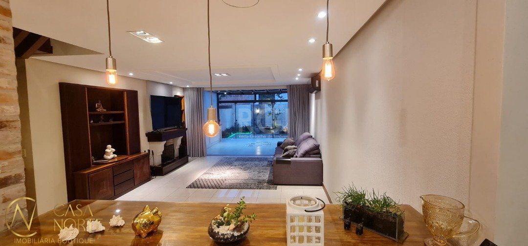 Casa de Condomínio à venda com 4 quartos, 313m², 1 suíte, 2 vagas, Rua Padre João Batista Reus no bairro Vila Conceição em Porto Alegre