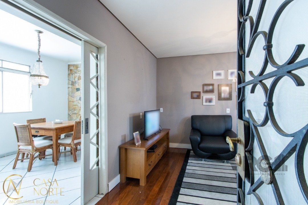 Apartamento à venda com 4 quartos, 186m², 1 suíte, 5 vagas, Rua Felipe Camarão no bairro Rio Branco em Porto Alegre