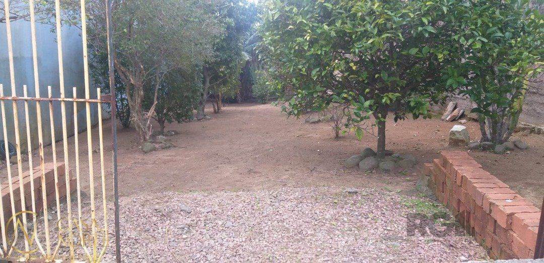 Terreno à venda  com 218m², Rua dos Colibris no bairro Lomba do Pinheiro em Porto Alegre