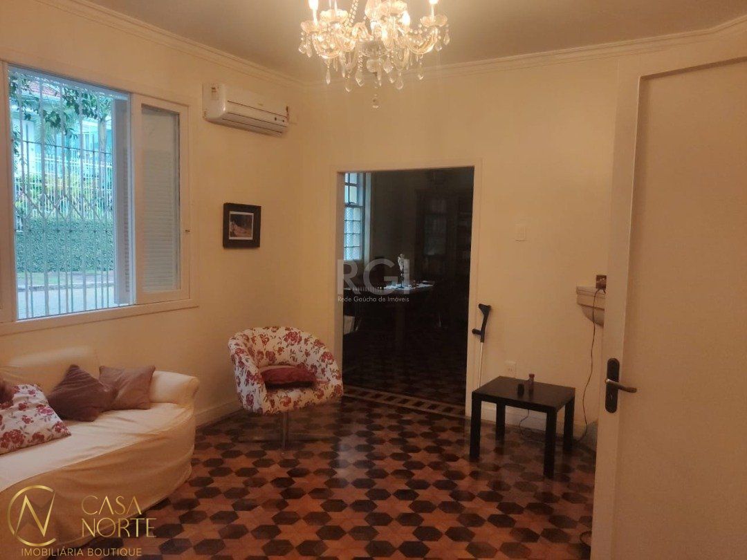 Casa à venda com 3 quartos, 205m², 1 suíte, 2 vagas, Rua Marques de Abrantes no bairro Santo Antônio em Porto Alegre