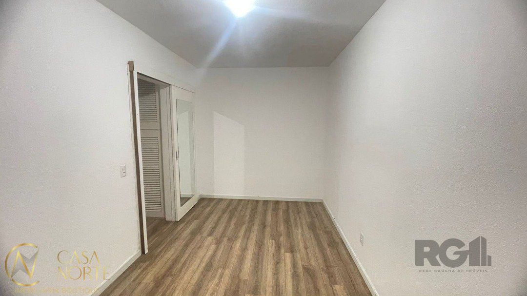 Apartamento à venda com 1 quarto, 43m², 1 vaga, Rua Ângelo Crivellaro no bairro Jardim do Salso em Porto Alegre