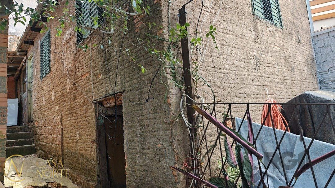 Casa à venda com 3 quartos, 50m², Rua Marquês do Maricá no bairro Vila Nova em Porto Alegre