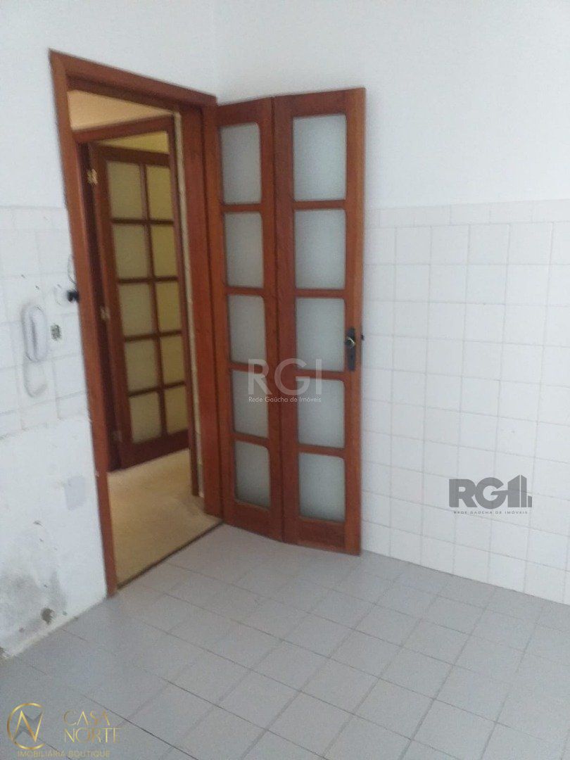 Apartamento à venda com 2 quartos, 60m², 1 vaga, Rua Cassio de Medeiros no bairro Tristeza em Porto Alegre