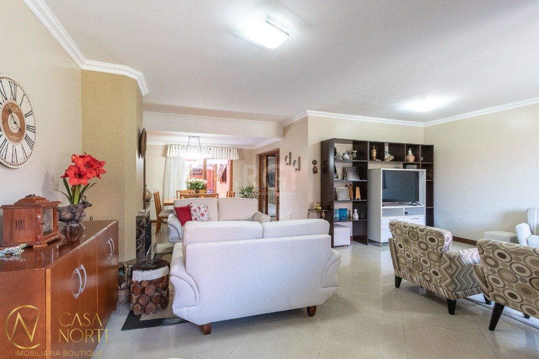 Casa de Condomínio à venda com 4 quartos, 286m², 2 suítes, 2 vagas, Avenida Cai no bairro Cristal em Porto Alegre