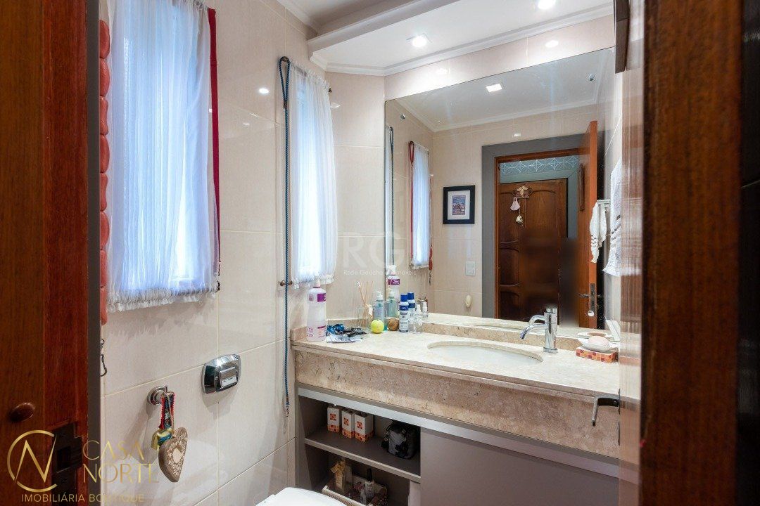 Cobertura à venda com 3 quartos, 234m², 1 suíte, 2 vagas, Avenida Icaraí no bairro Cristal em Porto Alegre