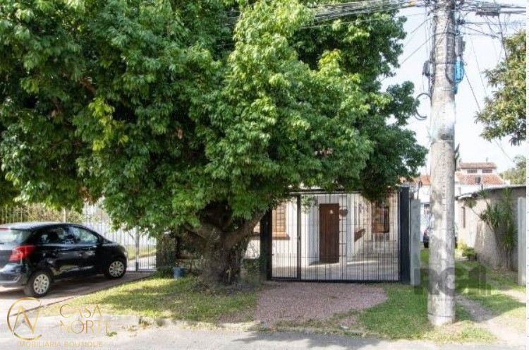 Casa à venda com 2 quartos, 89m², 1 vaga, Rua Porto Calvo no bairro Ipanema em Porto Alegre