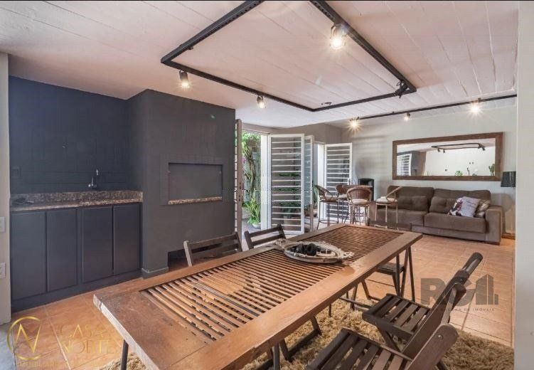 Casa à venda com 3 quartos, 350m², 1 suíte, 3 vagas, Rua Padre João Batista Reus no bairro Vila Conceição em Porto Alegre