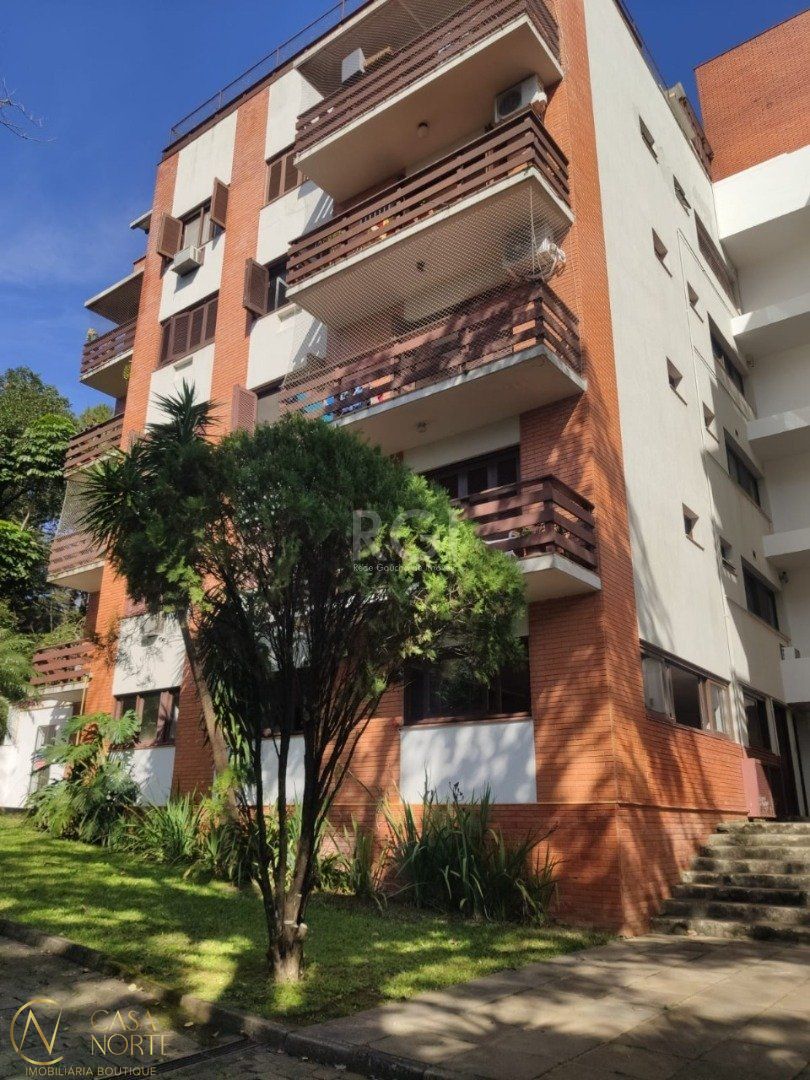 Apartamento à venda com 3 quartos, 157m², 1 suíte, 2 vagas, Rua Doutor Castro de Menezes no bairro Vila Assunção em Porto Alegre