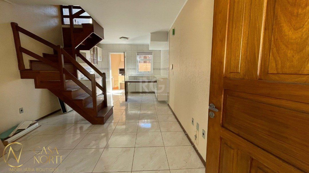 Casa de Condomínio à venda com 2 quartos, 94m², 1 suíte, 1 vaga, Rua Afonso Arinos no bairro Camaquã em Porto Alegre