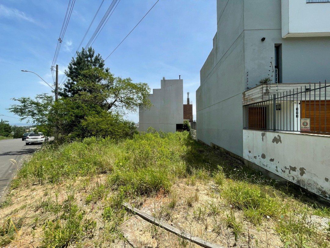 Terreno à venda  com 233m², Rua Henrique Anawate no bairro Guarujá em Porto Alegre