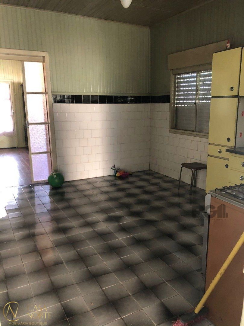 Casa à venda com 2 quartos, 100m², 1 vaga, Rua Jorge Mello Guimarães no bairro Belém Novo em Porto Alegre