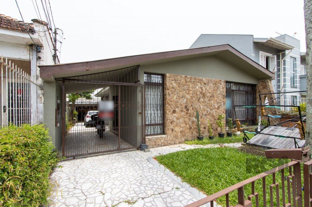 Casa à venda com 3 quartos, 200m², 6 vagas, Rua Horizontina no bairro Cavalhada em Porto Alegre