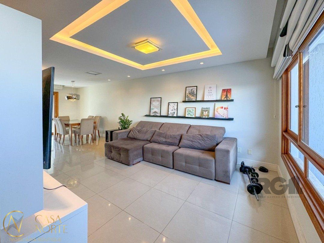 Casa à venda com 3 quartos, 134m², 1 suíte, 2 vagas, Rua Pau-Brasil no bairro Hípica em Porto Alegre