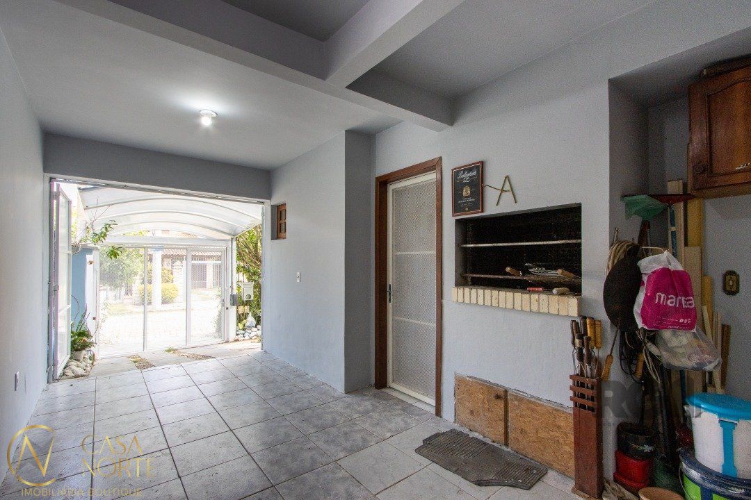 Casa à venda com 4 quartos, 137m², 1 vaga, Rua Luiz Maestri no bairro Serraria em Porto Alegre