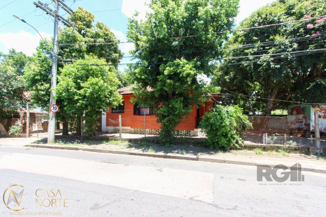 Terreno à venda  com 300m², Avenida da Cavalhada no bairro Cavalhada em Porto Alegre