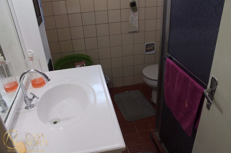 Casa à venda com 4 quartos, 650m², 2 vagas, Avenida Vereador Roberto Landell de Moura no bairro Aberta dos Morros em Porto Alegre