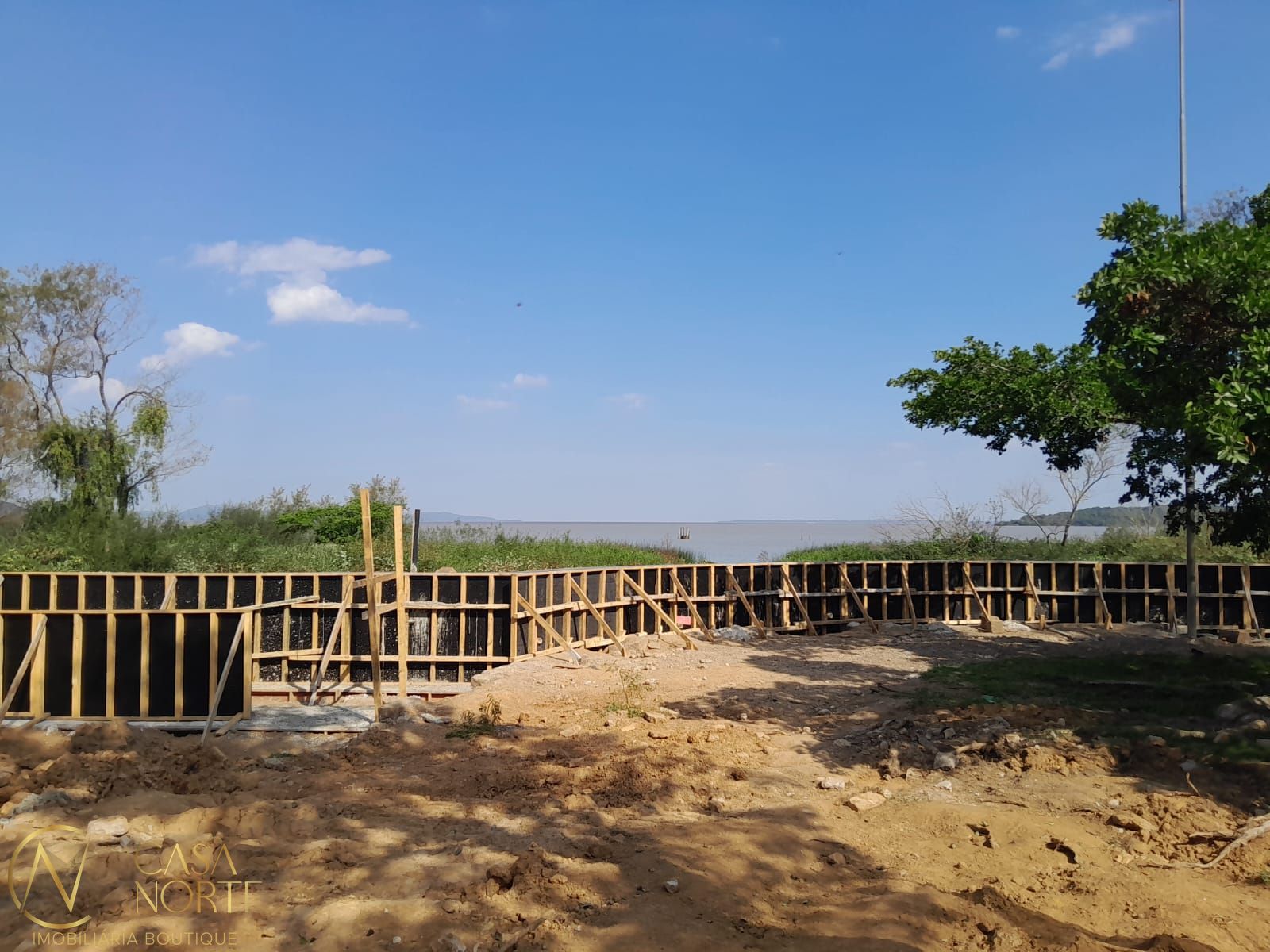 Terreno à venda  com 690m², Beco do Pontal no bairro Lami em Porto Alegre