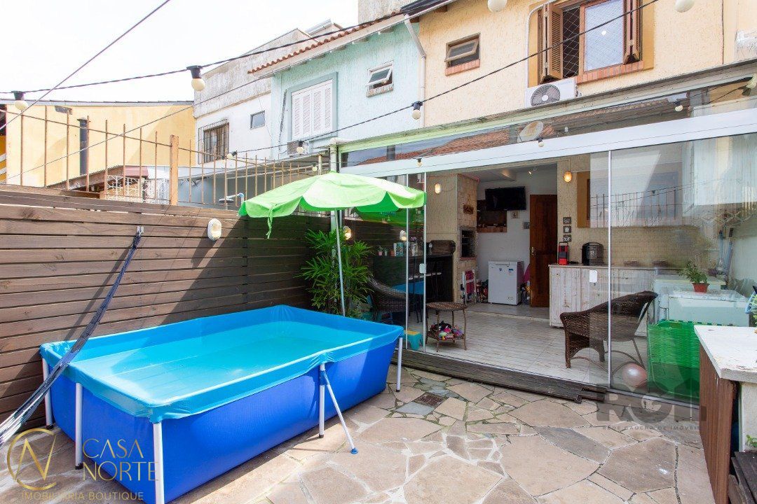 Casa à venda com 3 quartos, 99m², 1 vaga, Rua Professor Paulo Saurin no bairro Hípica em Porto Alegre