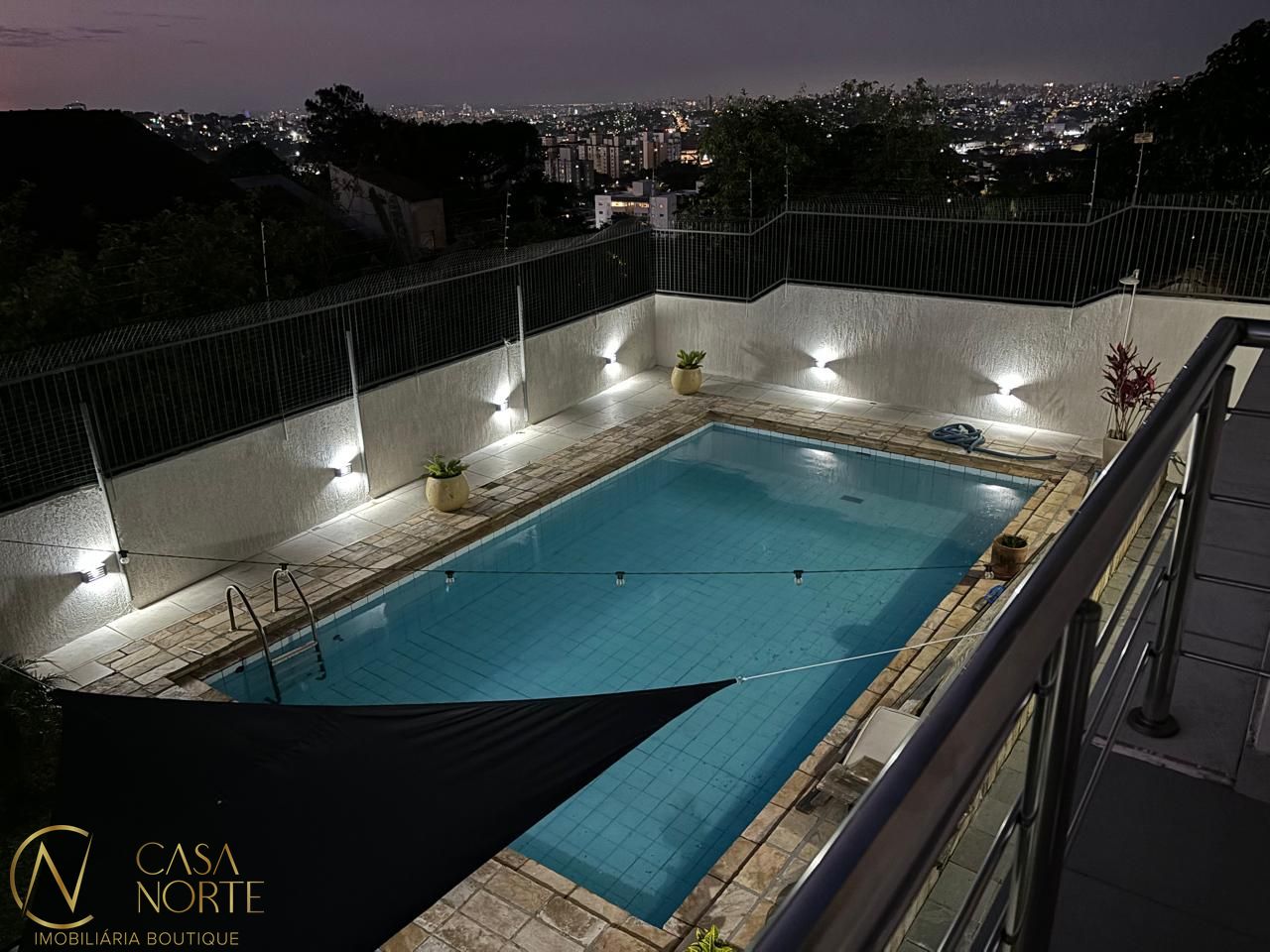 Casa à venda com 3 quartos, 308m², 2 suítes, 2 vagas, Rua Fernando Osório no bairro Teresópolis em Porto Alegre