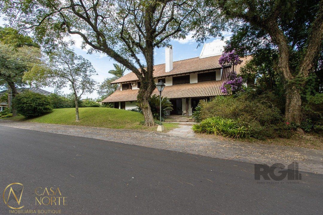 Casa de Condomínio à venda com 6 quartos, 702m², 2 suítes, 6 vagas, Avenida da Cavalhada no bairro Cavalhada em Porto Alegre