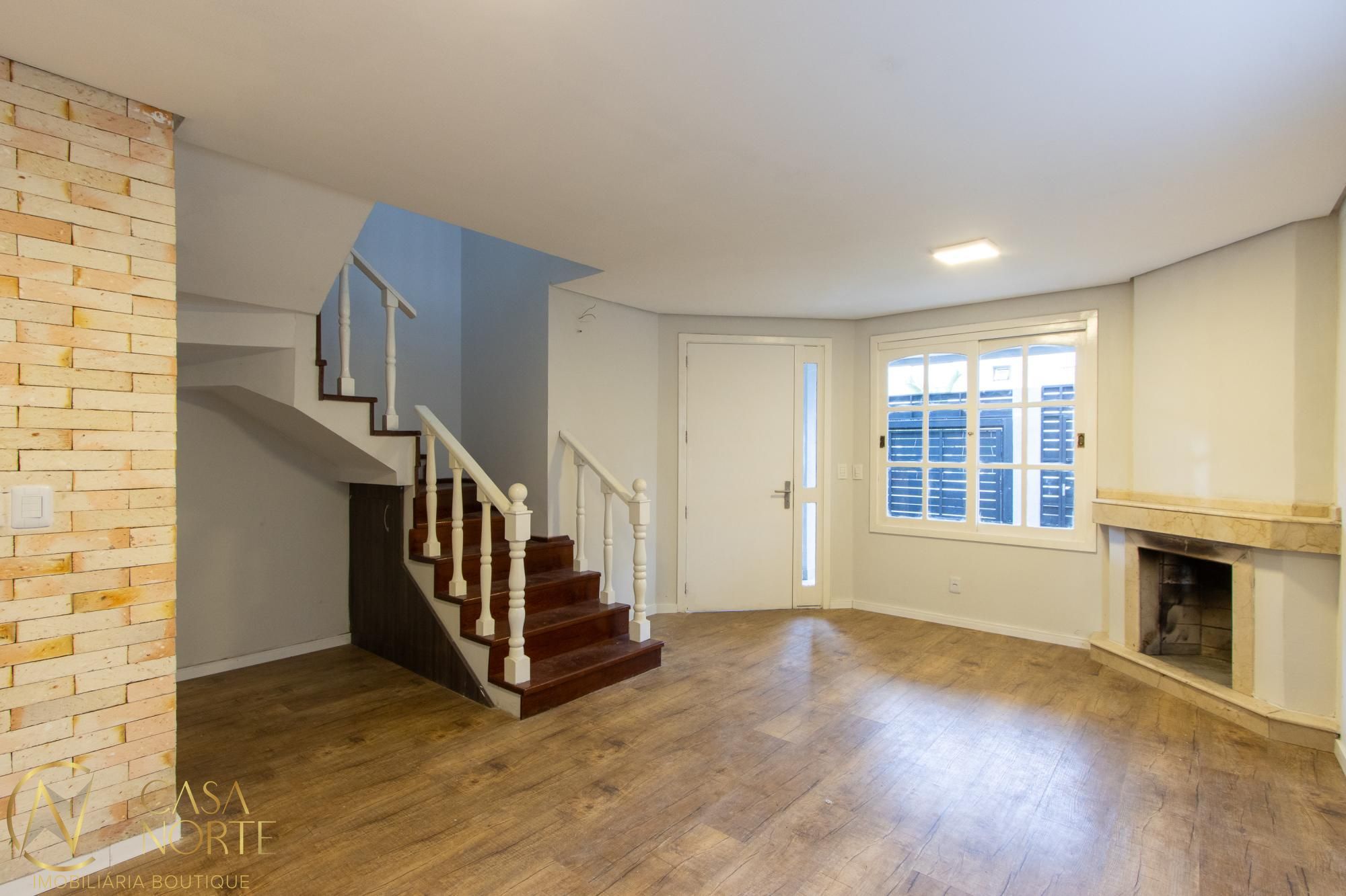 Casa à venda com 3 quartos, 168m², 1 suíte, 2 vagas, Rua Pau-Brasil no bairro Hípica em Porto Alegre