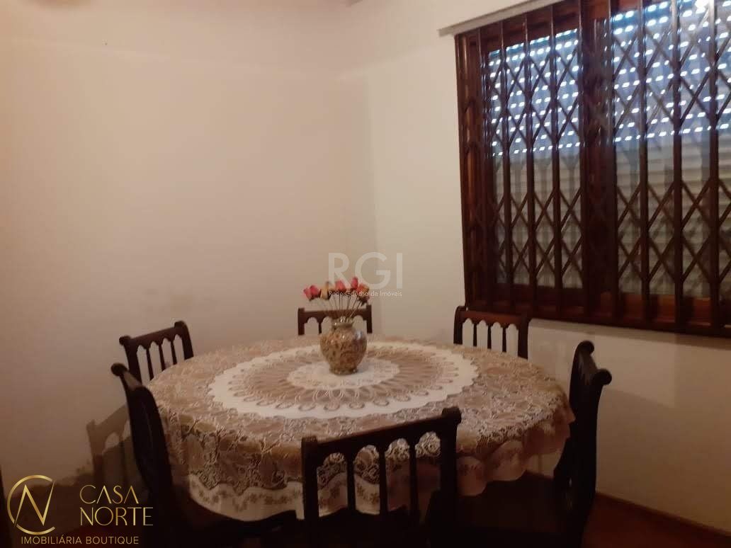 Casa à venda com 4 quartos, 130m², Rua Doutor Lucidoro Brito no bairro Santa Tereza em Porto Alegre