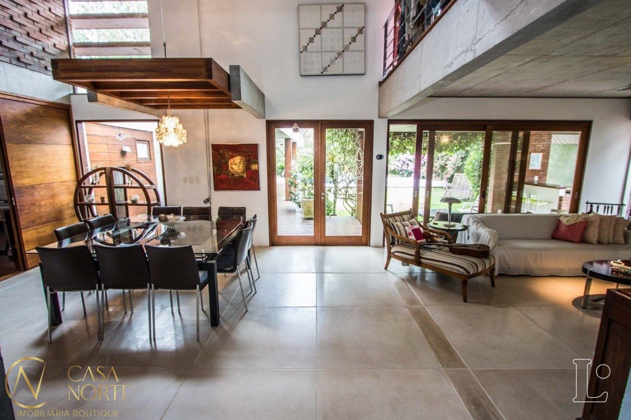 Casa de Condomínio à venda com 4 quartos, 435m², 3 suítes, 2 vagas, Avenida Juca Batista no bairro Chapéu do Sol em Porto Alegre