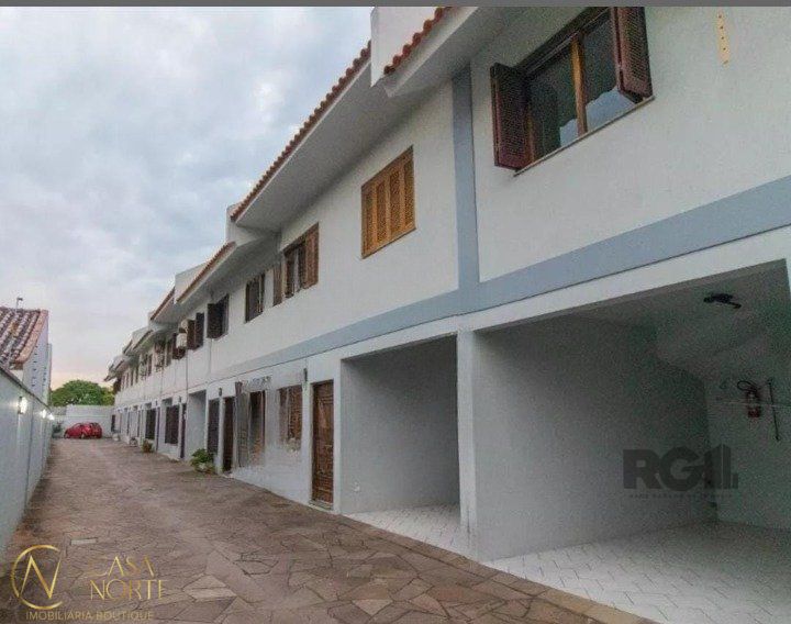 Casa de Condomínio à venda com 3 quartos, 118m², 1 suíte, 1 vaga, Rua Marquês do Maricá no bairro Vila Nova em Porto Alegre