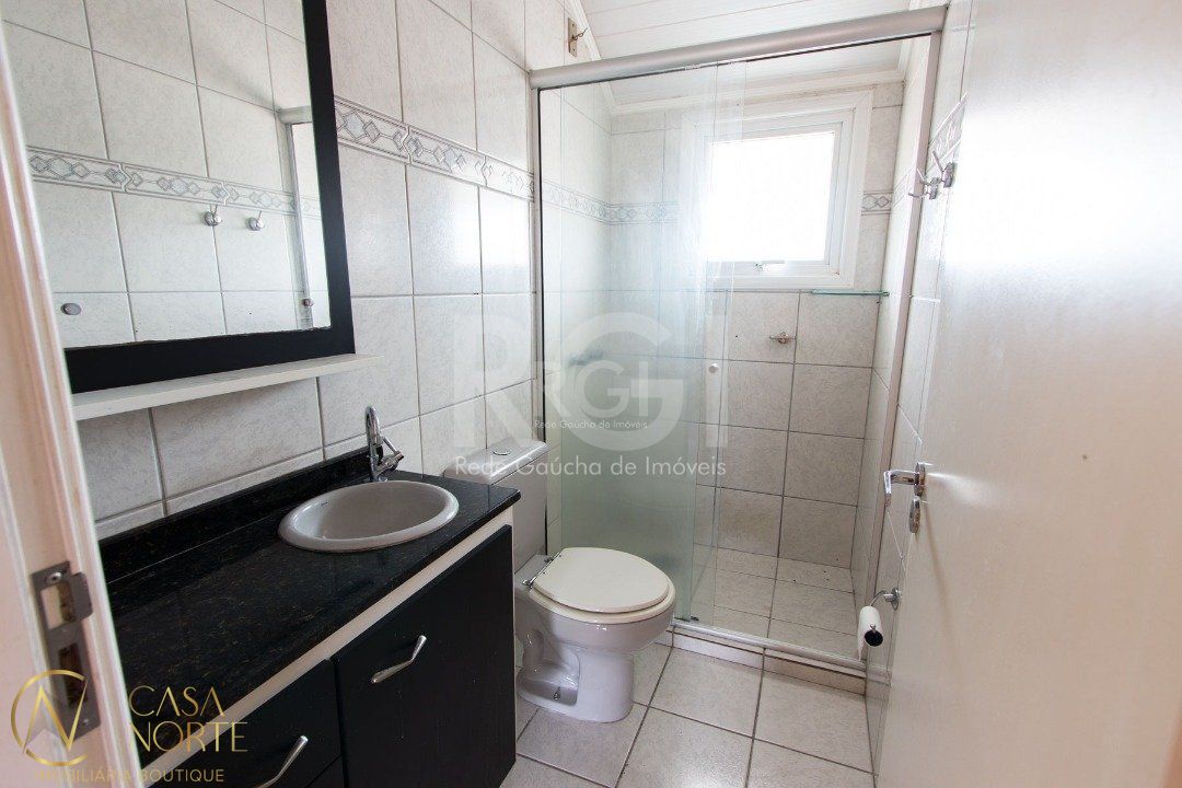 Casa de Condomínio à venda com 3 quartos, 92m², 1 suíte, 2 vagas, Rua Afonso Arinos no bairro Camaquã em Porto Alegre