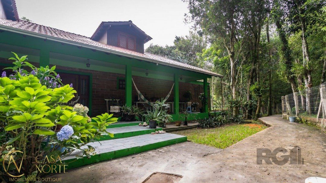Casa à venda com 6 quartos, 562m², 5 vagas, Rua Monteverde no bairro Cascata em Porto Alegre