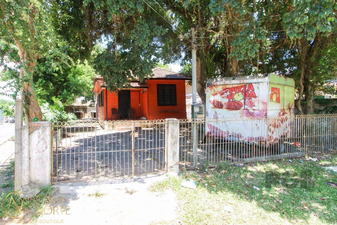 Terreno à venda  com 300m², Avenida da Cavalhada no bairro Cavalhada em Porto Alegre