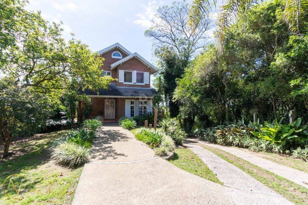 Casa à venda com 4 quartos, 352m², 1 suíte, 4 vagas, Avenida Joaquim Martins da Silva no bairro Belém Novo em Porto Alegre