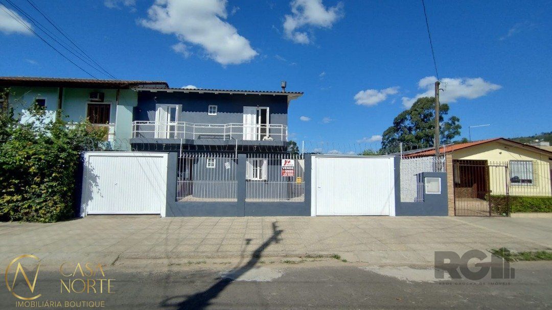 Casa à venda com 4 quartos, 168m², 2 suítes, 5 vagas, Avenida Nilo Ruschel no bairro Morro Santana em Porto Alegre