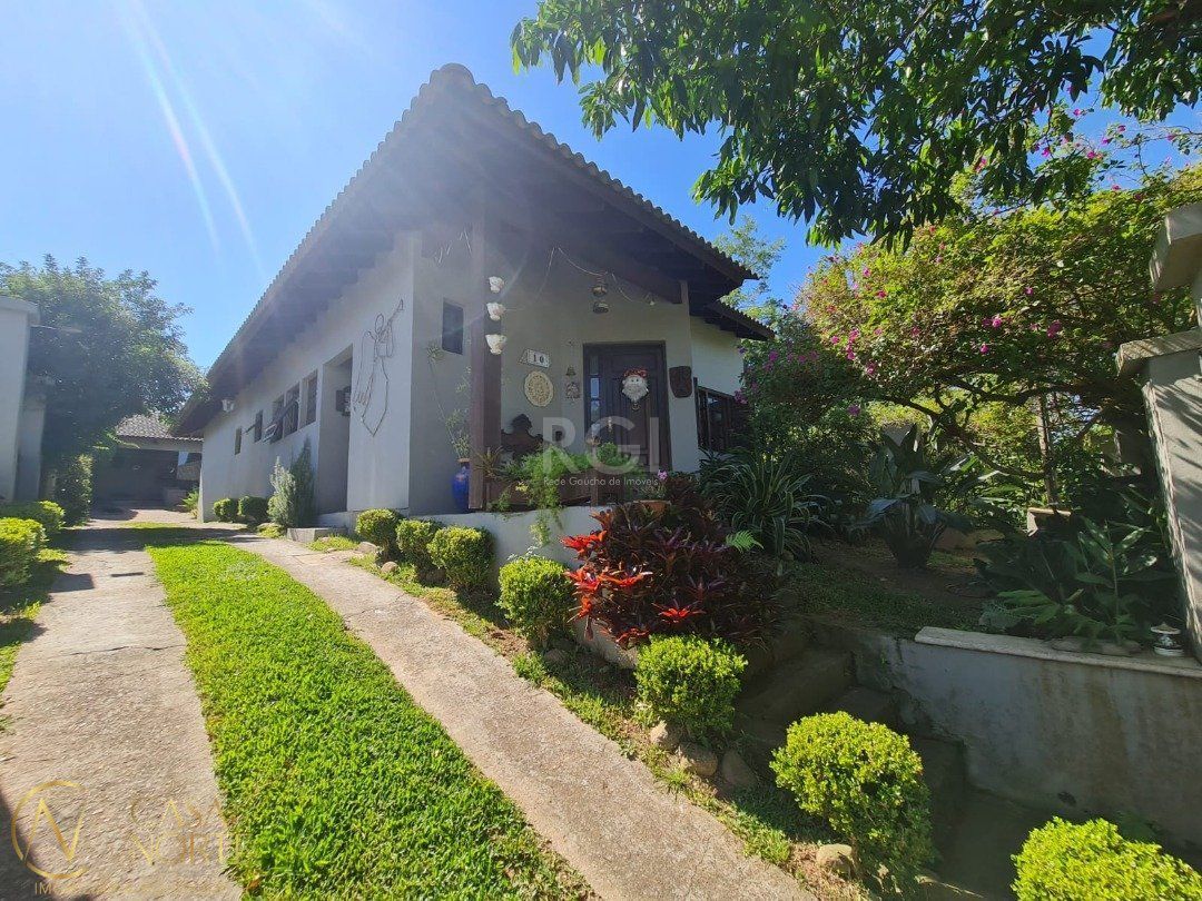 Casa à venda com 2 quartos, 136m², 2 suítes, 4 vagas, Rua Edemilson Santos Silva no bairro Espírito Santo em Porto Alegre