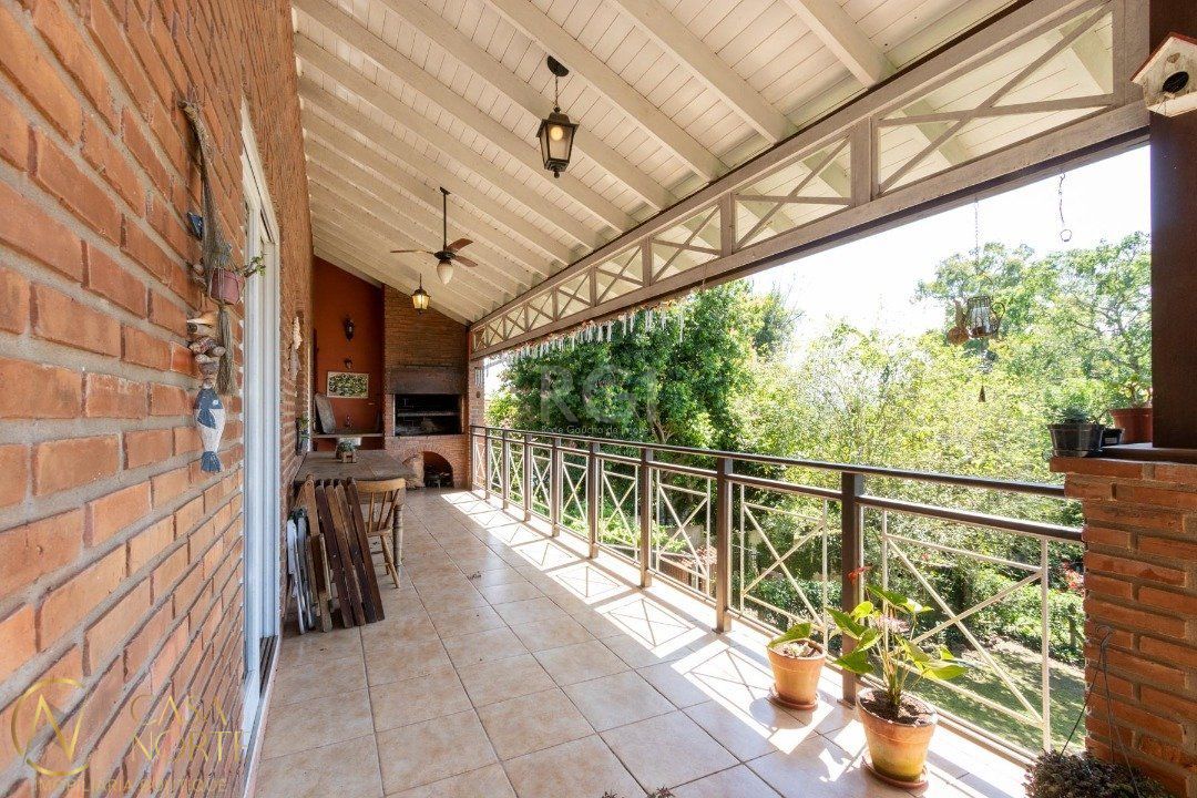 Casa à venda com 4 quartos, 352m², 1 suíte, 4 vagas, Avenida Joaquim Martins da Silva no bairro Belém Novo em Porto Alegre