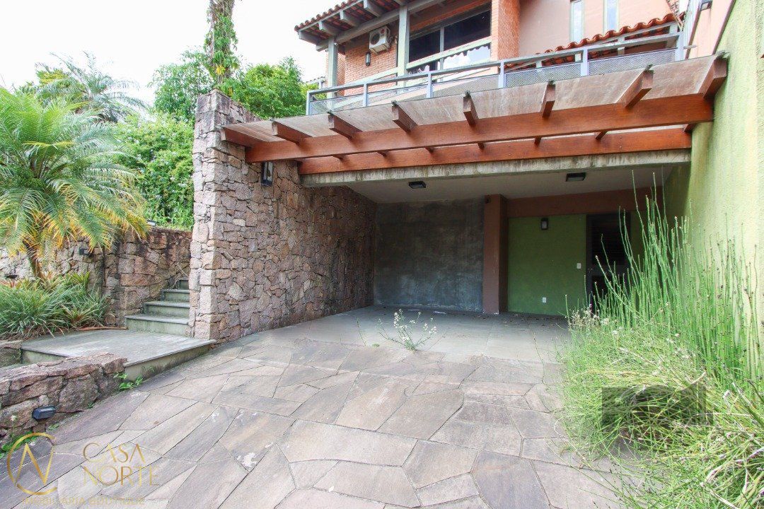 Casa à venda com 3 quartos, 495m², 1 suíte, 2 vagas, Rua Edgar Luiz Schneider no bairro Jardim Isabel em Porto Alegre