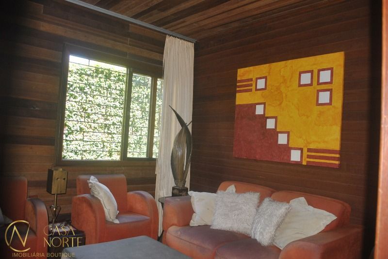 Casa à venda com 3 quartos, 250m², 4 vagas, Rua Irmao Augusto Duflot no bairro Serraria em Porto Alegre