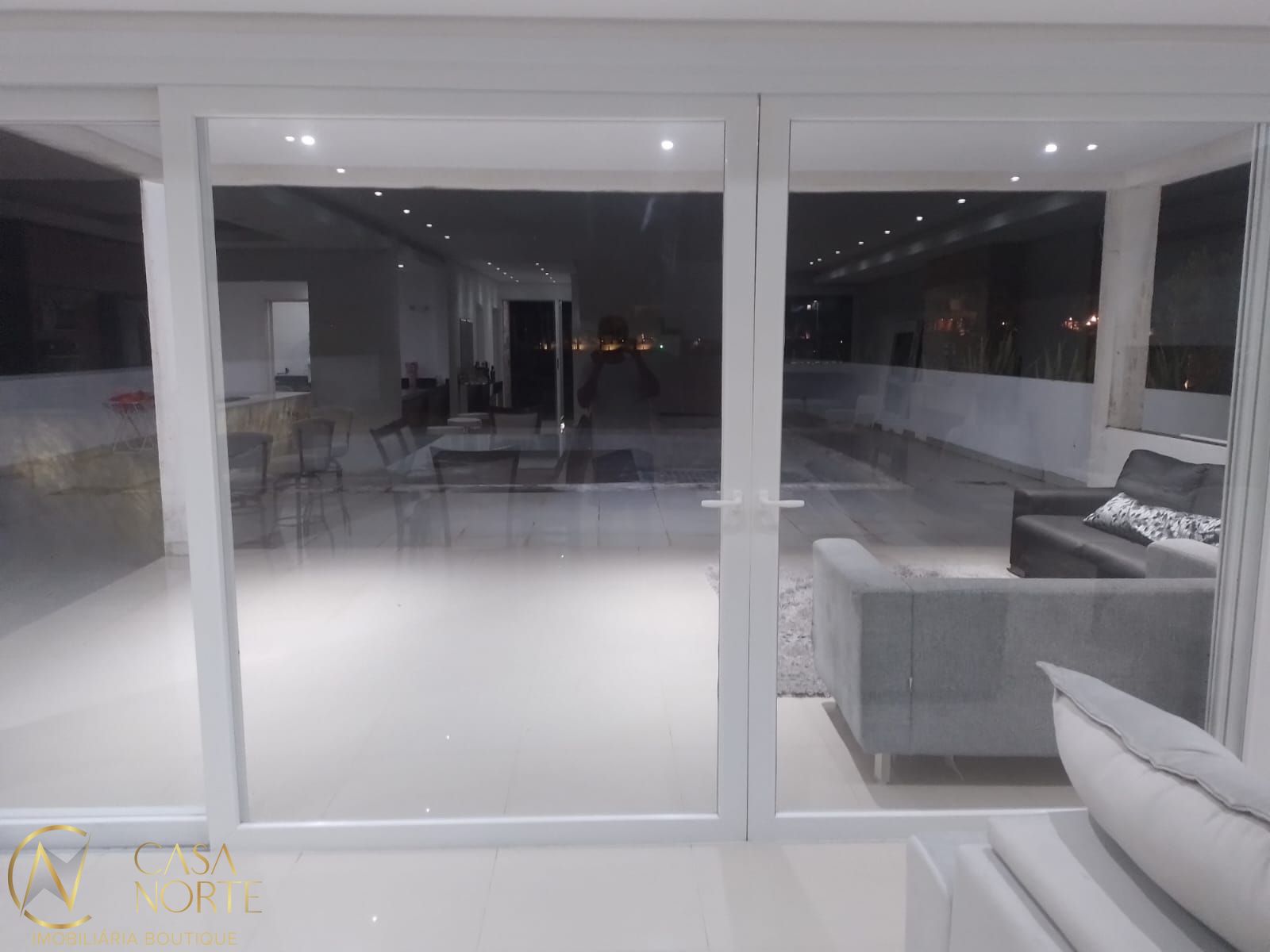 Casa de Condomínio à venda com 9 quartos, 324m², 9 suítes, Avenida Juca Batista no bairro Belém Novo em Porto Alegre