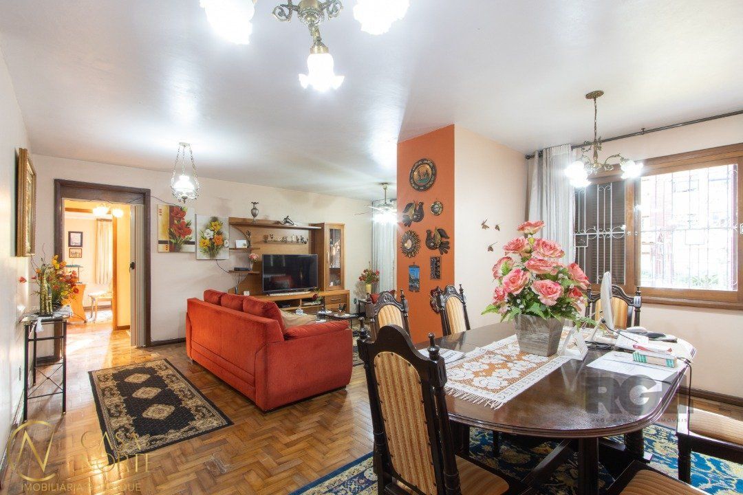 Casa à venda com 4 quartos, 364m², 1 suíte, 5 vagas, Rua Itapitocaí no bairro Cristal em Porto Alegre