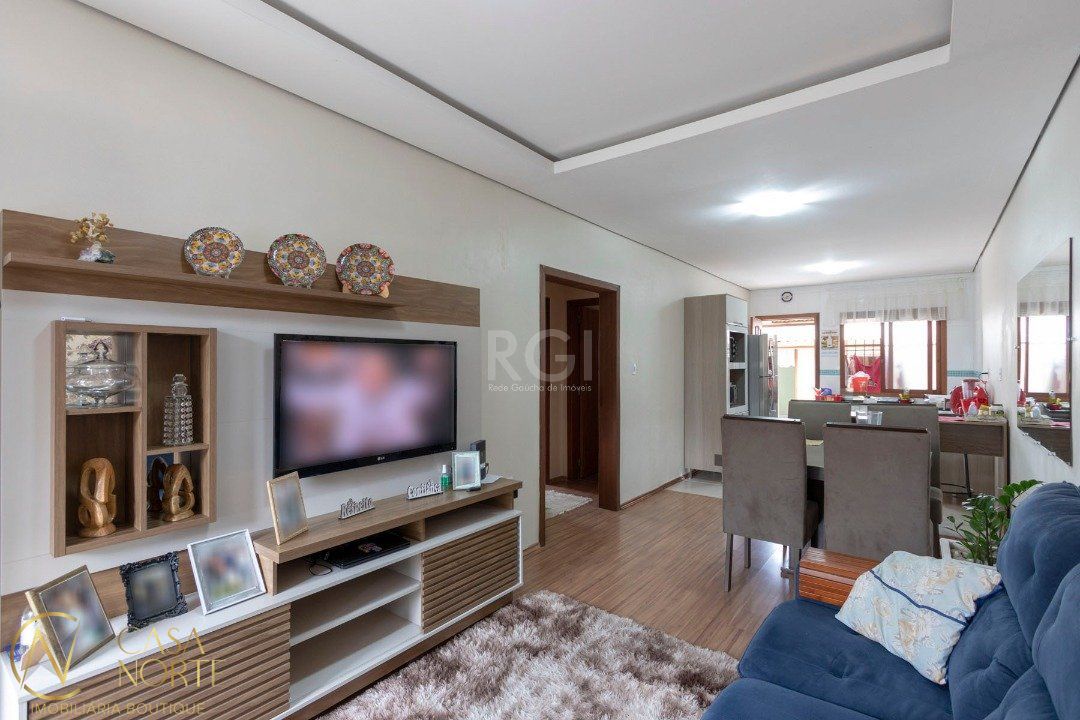 Casa à venda com 3 quartos, 120m², 1 suíte, 3 vagas, Rua Enfermeiro Ventura no bairro Vila Nova em Porto Alegre