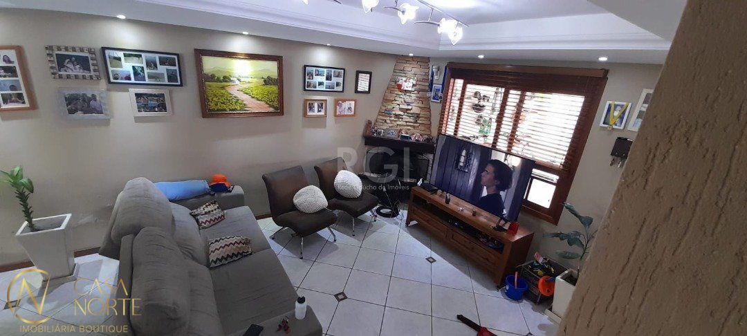 Casa à venda com 3 quartos, 172m², 1 suíte, 2 vagas, Rua Attilio Bettio no bairro Aberta dos Morros em Porto Alegre