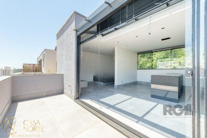 Casa de Condomínio à venda com 3 quartos, 211m², 1 suíte, 2 vagas, Rua Padre João Batista Reus no bairro Vila Conceição em Porto Alegre